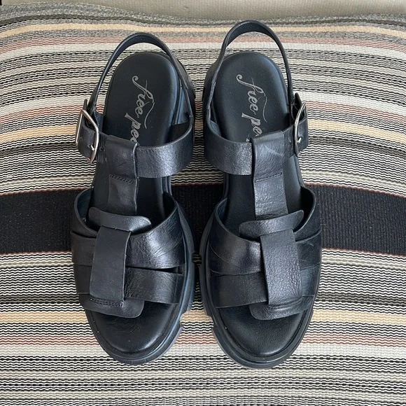 Super Cute 💕 Free People Brooks black fisherman sandals!! - Picture 5 of 14
